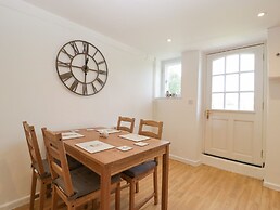 2 Court Farm