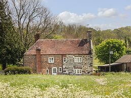 2 Court Farm