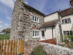 2 Court Farm