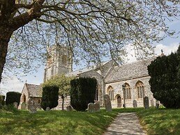 2 Court Farm