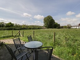 2 Court Farm