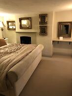 Impeccable 3-bed 17th Century Luxury Cottage