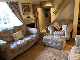 Impeccable 3-bed 17th Century Luxury Cottage
