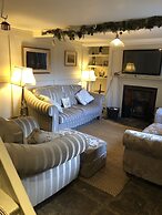 Impeccable 3-bed 17th Century Luxury Cottage
