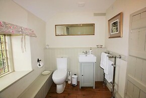 Impeccable 3-bed 17th Century Luxury Cottage