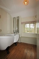 Impeccable 3-bed 17th Century Luxury Cottage