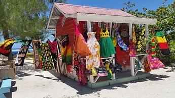 Sensational 2 Bedroom Getaway in Florence Hall