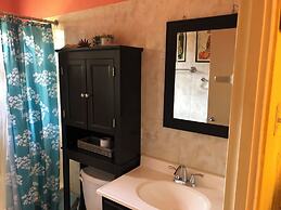 Sensational 2 Bedroom Getaway in Florence Hall