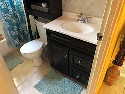 Sensational 2 Bedroom Getaway in Florence Hall