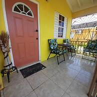 Sensational 2 Bedroom Getaway in Florence Hall