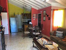 Sensational 2 Bedroom Getaway in Florence Hall