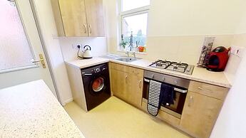 Cosy and Modern 2 Bed Family House in Abergele
