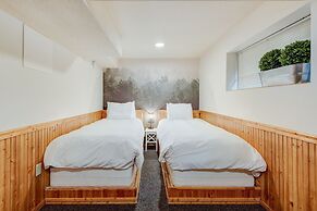 Rocky Mountain House - Sleeps 23