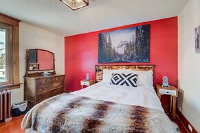 Rocky Mountain House - Sleeps 23