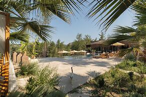 Izz Getaway – Adults Only