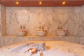 Izz Getaway – Adults Only