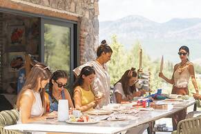 Izz Getaway – Adults Only