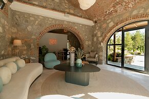 Izz Getaway – Adults Only