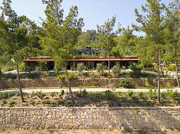 Izz Getaway – Adults Only