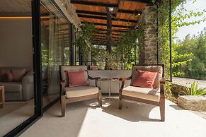 Izz Getaway – Adults Only