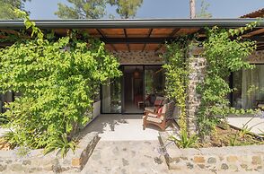 Izz Getaway – Adults Only