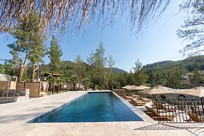 Izz Getaway – Adults Only