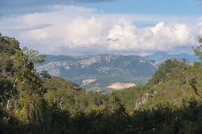 Izz Getaway – Adults Only