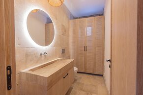 Izz Getaway – Adults Only