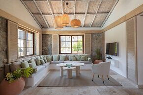 Izz Getaway – Adults Only