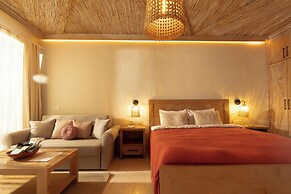 Izz Getaway – Adults Only