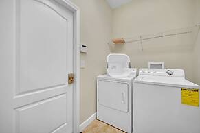 Perfect for Families! Comfortable Villa With Private Pool Area, Close 