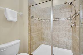 Perfect for Families! Comfortable Villa With Private Pool Area, Close 