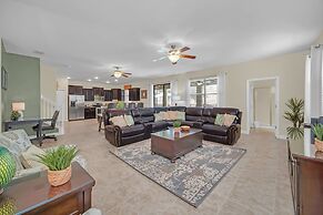 Perfect for Families! Comfortable Villa With Private Pool Area, Close 