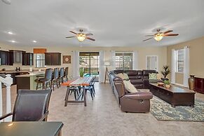 Perfect for Families! Comfortable Villa With Private Pool Area, Close 