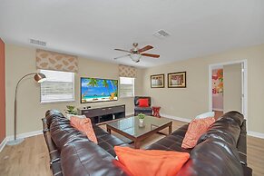 Perfect for Families! Comfortable Villa With Private Pool Area, Close 