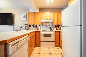 CENTRALLY Located 3-Br Home | TRUE Ski In/Out | FREE access to Pools &