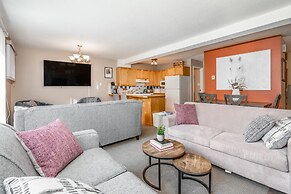 CENTRALLY Located 3-Br Home | TRUE Ski In/Out | FREE access to Pools &