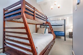 CENTRALLY Located 3-Br Home | TRUE Ski In/Out | FREE access to Pools &