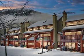 CENTRALLY Located 3-Br Home | TRUE Ski In/Out | FREE access to Pools &