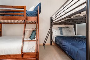 CENTRALLY Located 3-Br Home | TRUE Ski In/Out | FREE access to Pools &