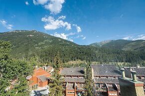 CENTRALLY Located 3-Br Home | TRUE Ski In/Out | FREE access to Pools &