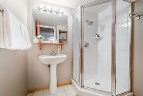 CENTRALLY Located 3-Br Home | TRUE Ski In/Out | FREE access to Pools &