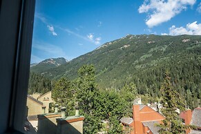 CENTRALLY Located 3-Br Home | TRUE Ski In/Out | FREE access to Pools &