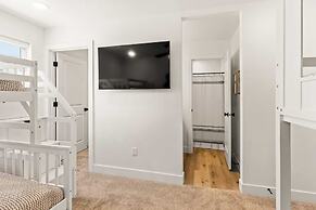 Chillin Out Maxin #96 by RedAwning