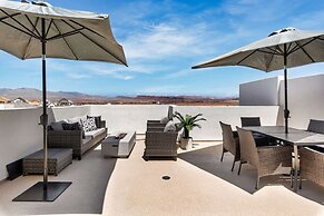 Chillin Out Maxin #96 by RedAwning