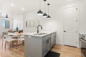 Chillin Out Maxin #96 by RedAwning