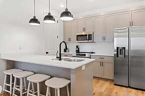 Chillin Out Maxin #96 by RedAwning