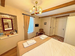 1870's Taş Konak Otel Üç Oda