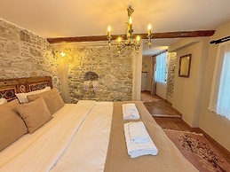 1870's Taş Konak Otel Üç Oda