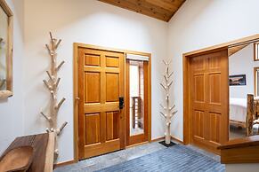 Creekside At Northstar 4 Bedroom Home by RedAwning